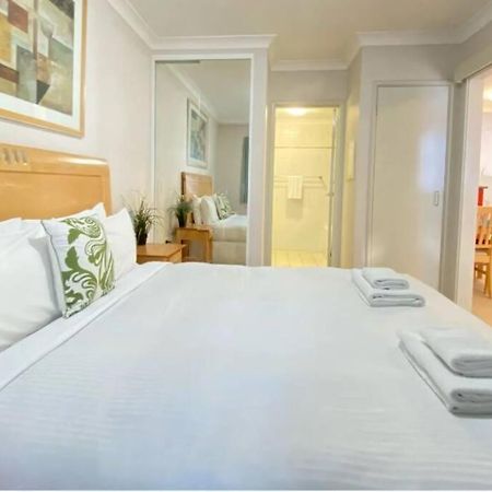 City & Lakeside With Free Parking, Pool And 10 Mins Walk Into The City Perth Ngoại thất bức ảnh