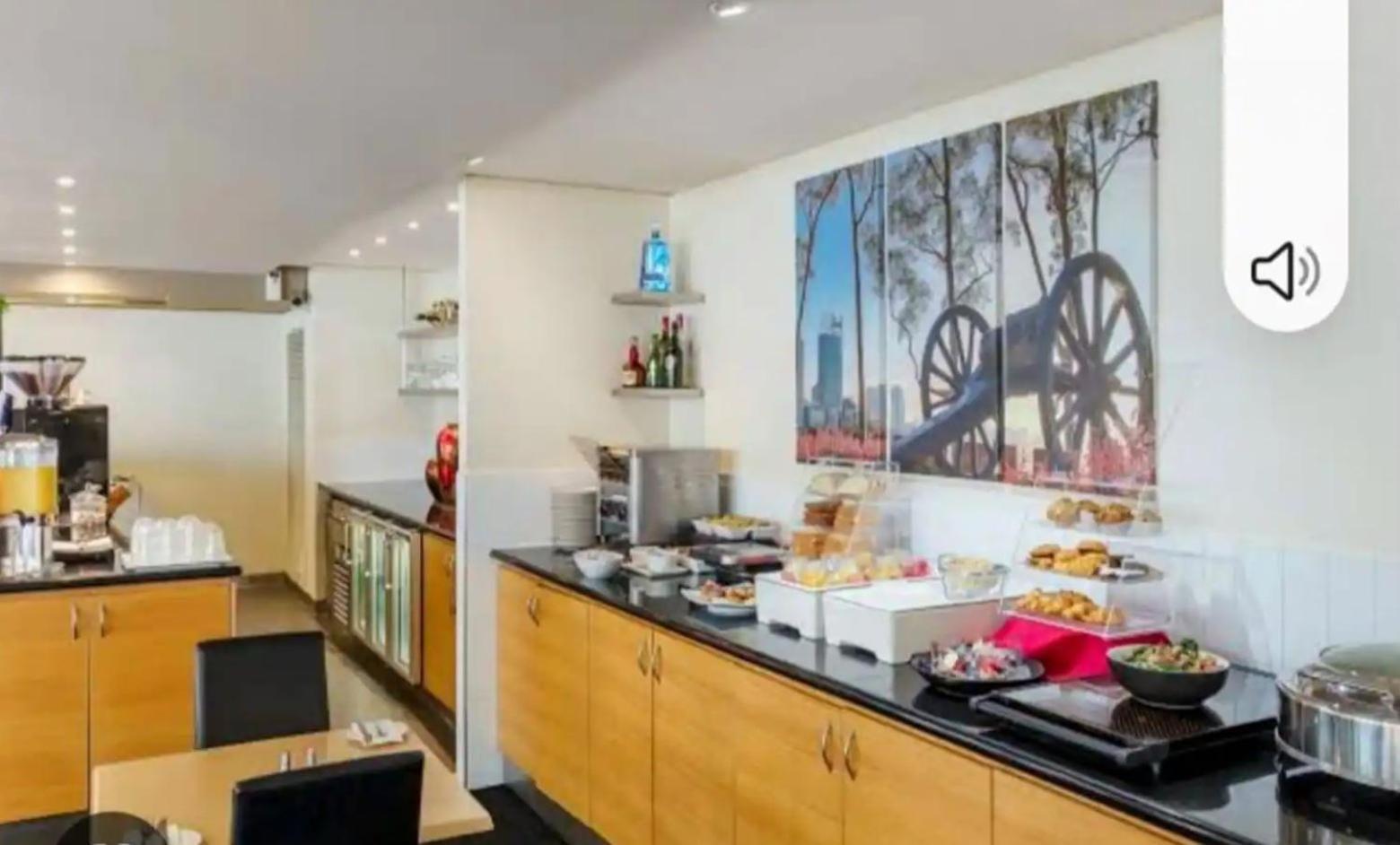 City & Lakeside With Free Parking, Pool And 10 Mins Walk Into The City Perth Ngoại thất bức ảnh