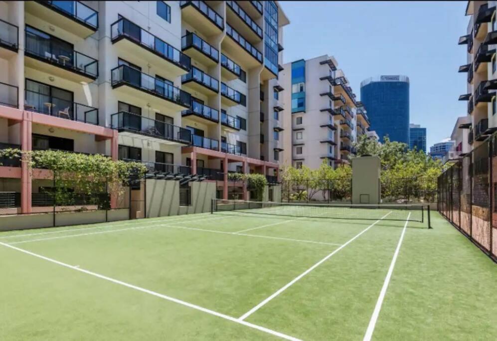City & Lakeside With Free Parking, Pool And 10 Mins Walk Into The City Perth Ngoại thất bức ảnh